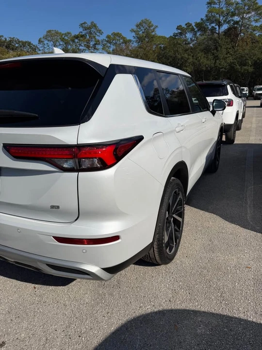 2024 Mitsubishi Outlander - Image 3 of 5