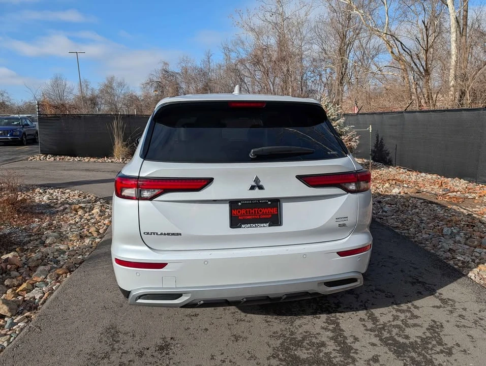 2024 Mitsubishi Outlander - Image 4 of 20