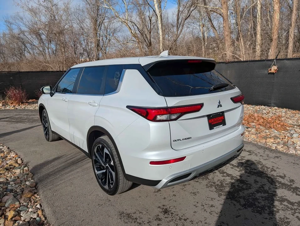 2024 Mitsubishi Outlander - Image 3 of 20