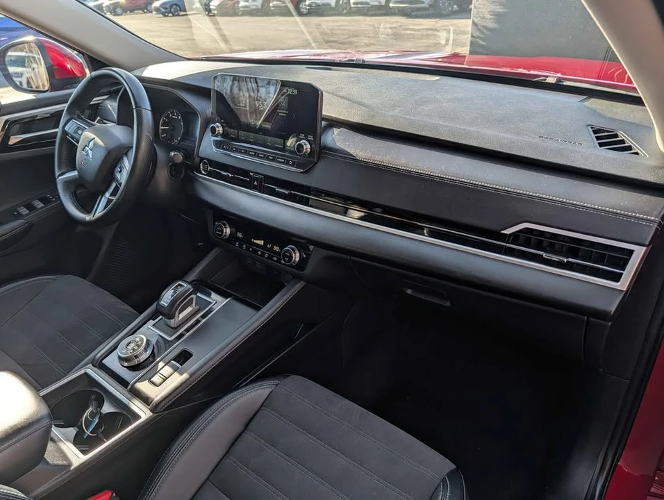 2024 Mitsubishi Outlander - Image 9 of 20