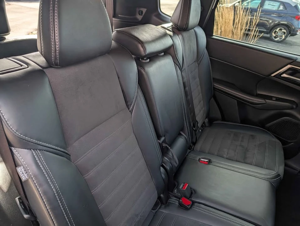 2024 Mitsubishi Outlander - Image 10 of 20