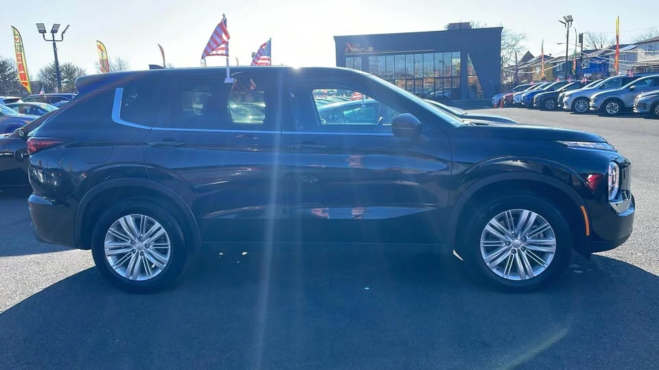 2024 Mitsubishi Outlander - Image 4 of 4