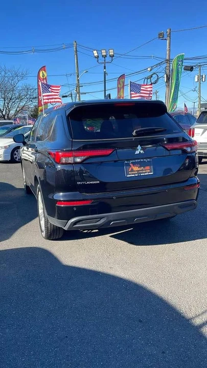 2024 Mitsubishi Outlander - Image 2 of 4