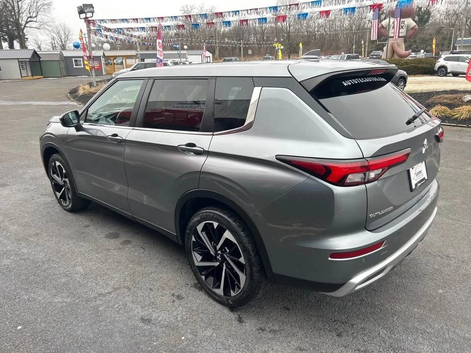 2024 Mitsubishi Outlander - Image 3 of 20