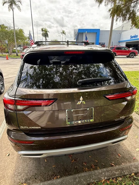 2024 Mitsubishi Outlander - Image 2 of 7