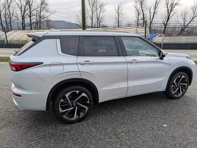 2024 Mitsubishi Outlander - Image 3 of 13