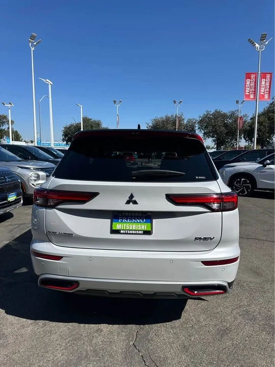 2024 Mitsubishi Outlander - Image 4 of 14