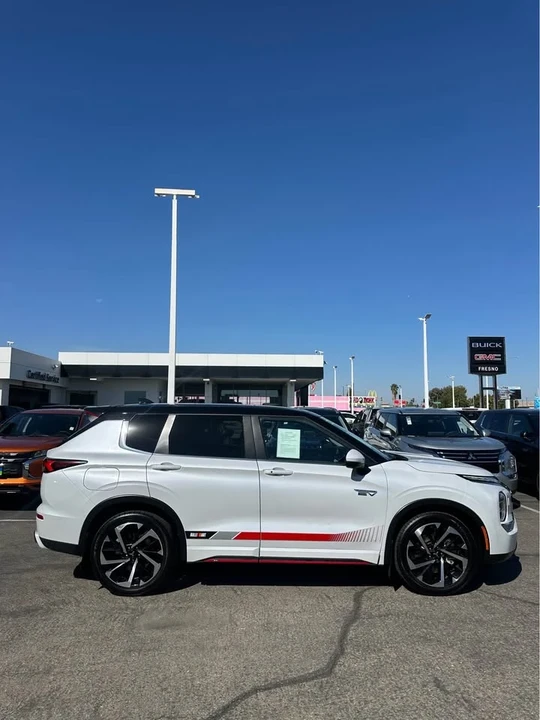 2024 Mitsubishi Outlander - Image 3 of 14