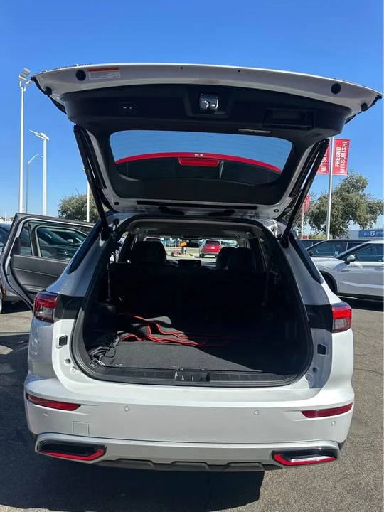 2024 Mitsubishi Outlander - Image 13 of 14