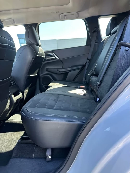 2024 Mitsubishi Outlander - Image 11 of 14