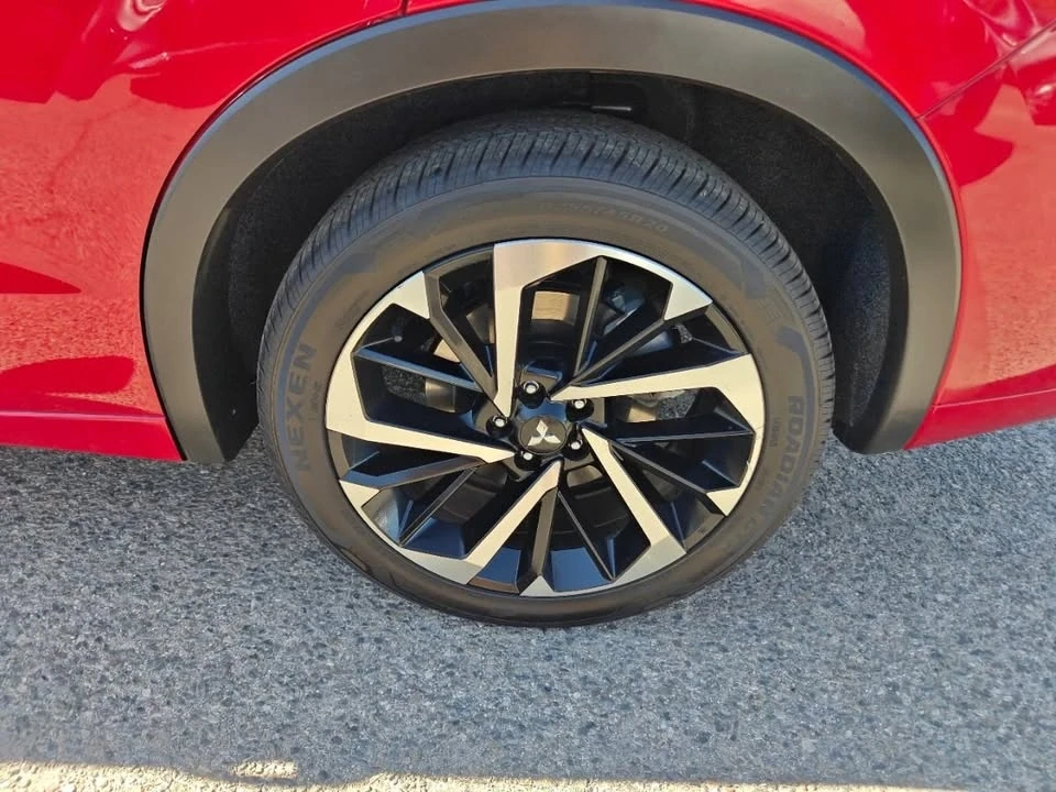 2024 Mitsubishi Outlander - Image 17 of 18