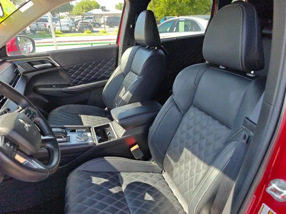 2024 Mitsubishi Outlander - Image 15 of 18