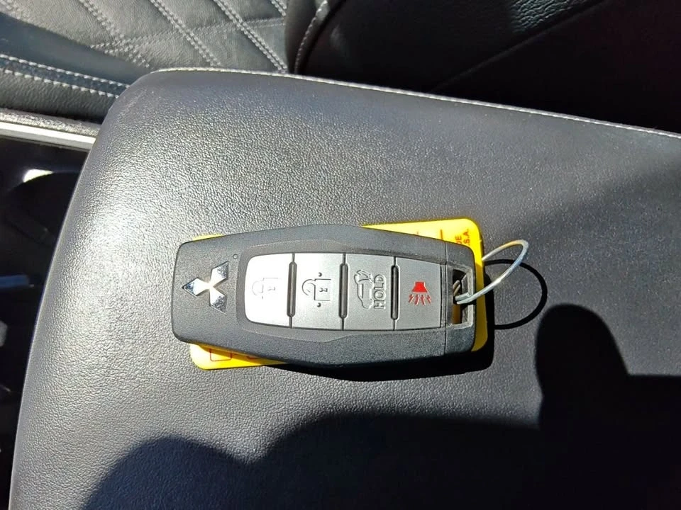2024 Mitsubishi Outlander - Image 12 of 18