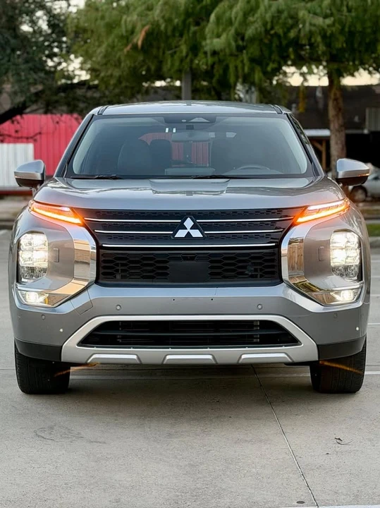 2024 Mitsubishi Outlander - Image 3 of 12
