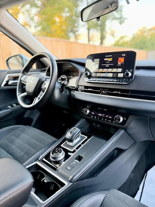 2024 Mitsubishi Outlander - Image 9 of 12