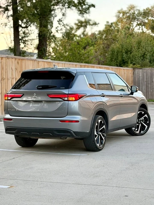 2024 Mitsubishi Outlander - Image 5 of 12