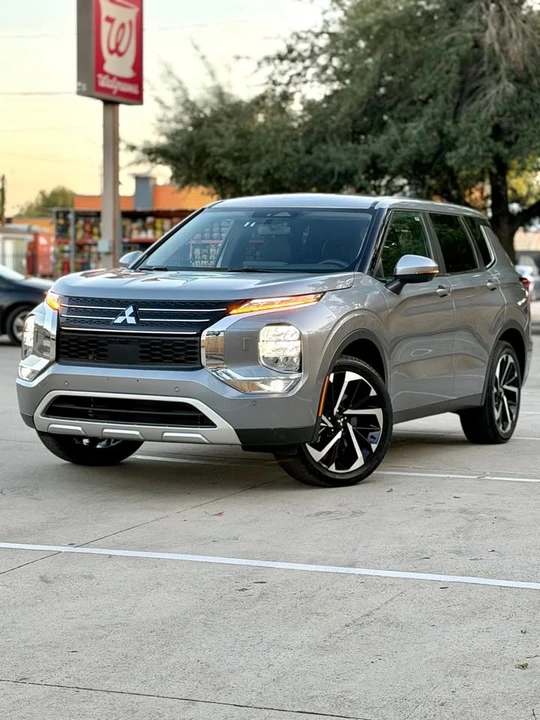2024 Mitsubishi Outlander - Image 4 of 12