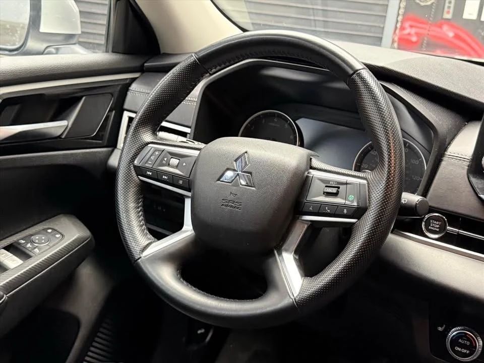 2024 Mitsubishi Outlander - Image 11 of 20