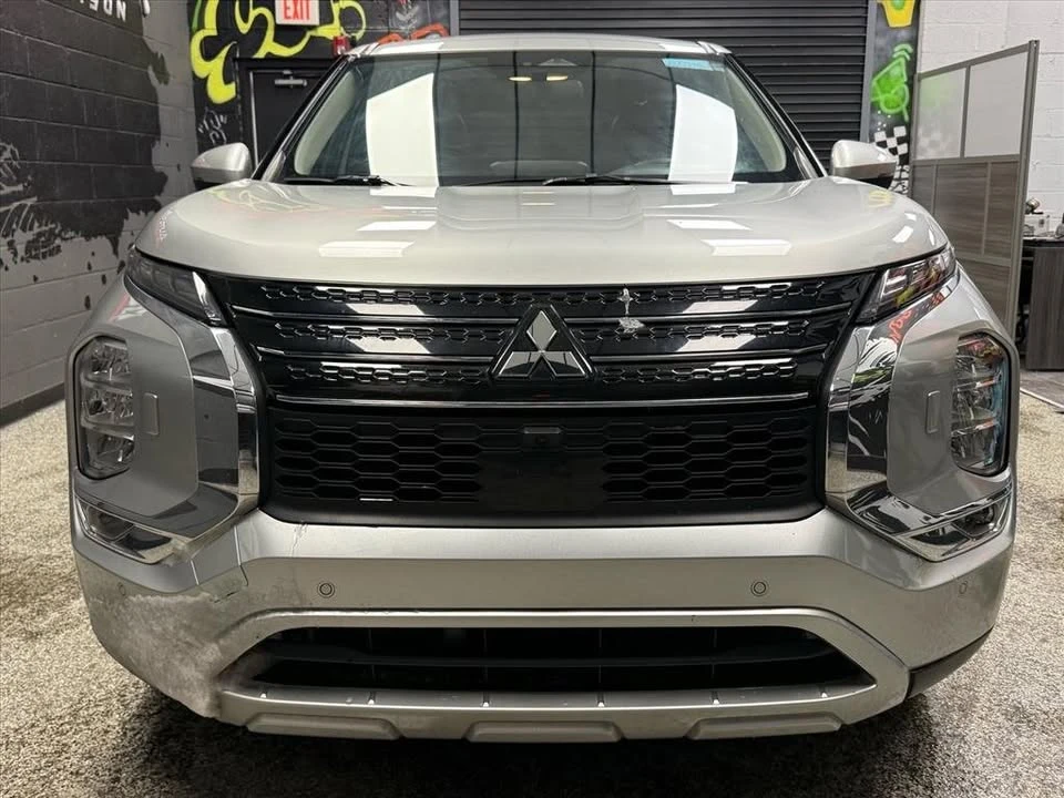 2024 Mitsubishi Outlander - Image 2 of 20