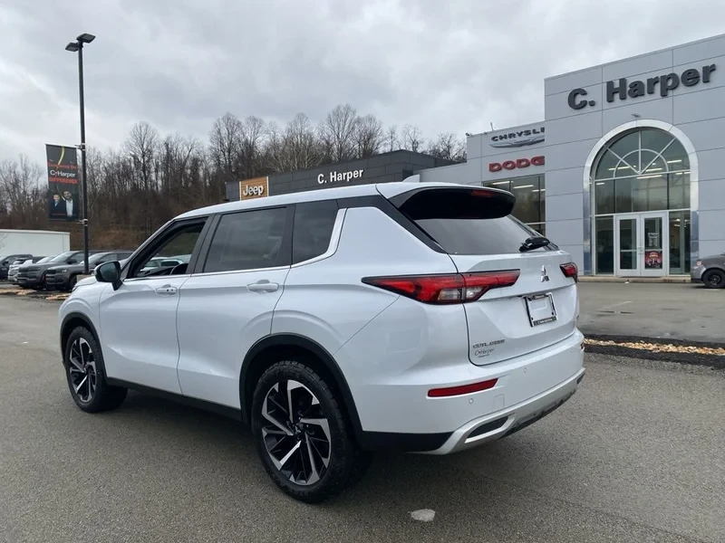 2024 Mitsubishi Outlander - Image 4 of 17