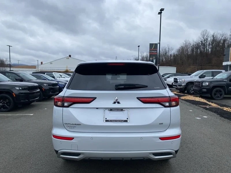 2024 Mitsubishi Outlander - Image 3 of 17