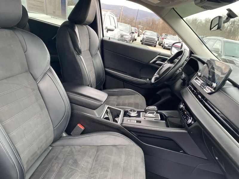 2024 Mitsubishi Outlander - Image 9 of 17