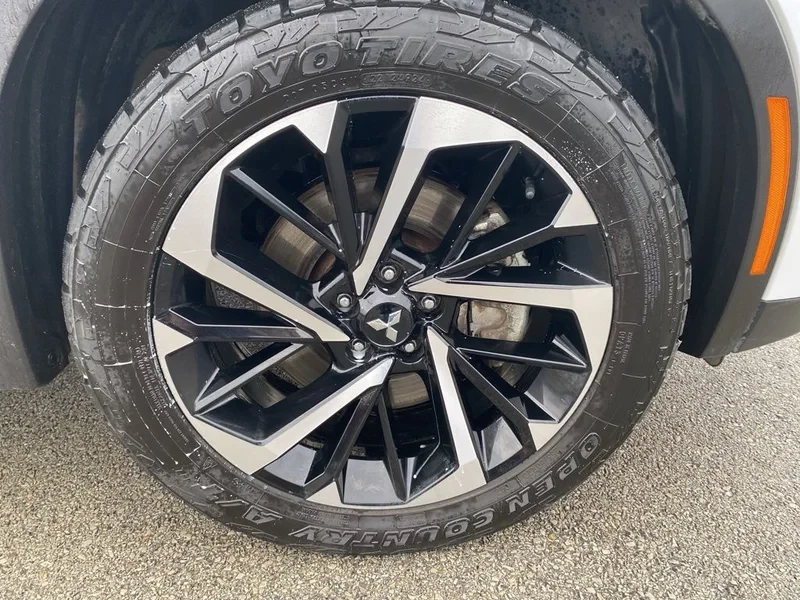2024 Mitsubishi Outlander - Image 7 of 17