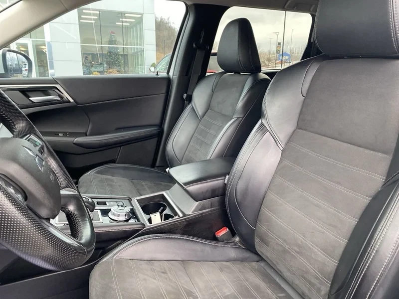 2024 Mitsubishi Outlander - Image 15 of 17