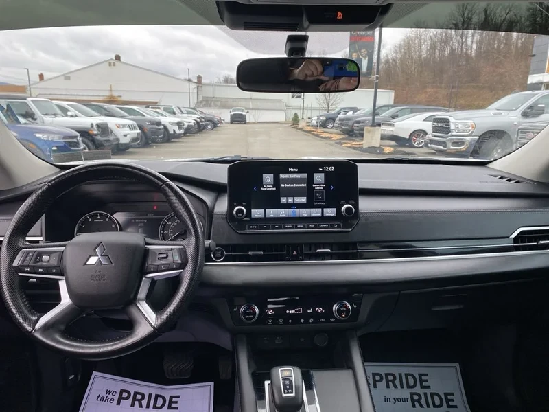 2024 Mitsubishi Outlander - Image 14 of 17
