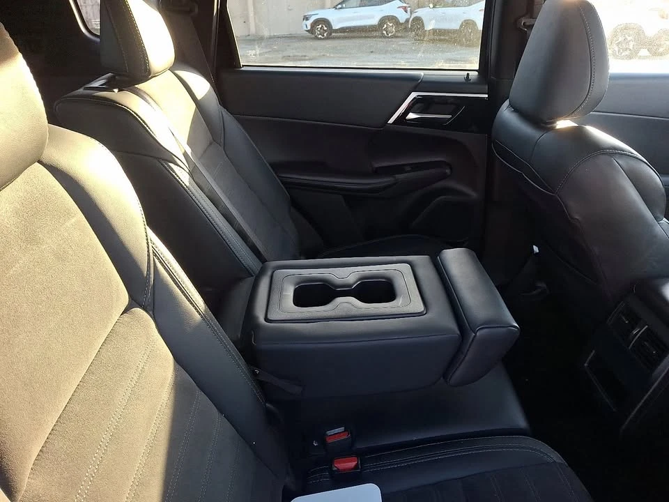 2024 Mitsubishi Outlander - Image 15 of 20