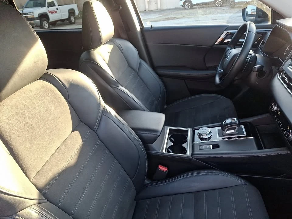 2024 Mitsubishi Outlander - Image 11 of 20