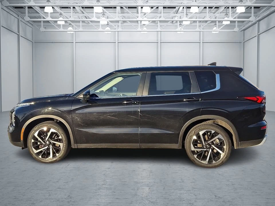 2024 Mitsubishi Outlander - Image 2 of 20