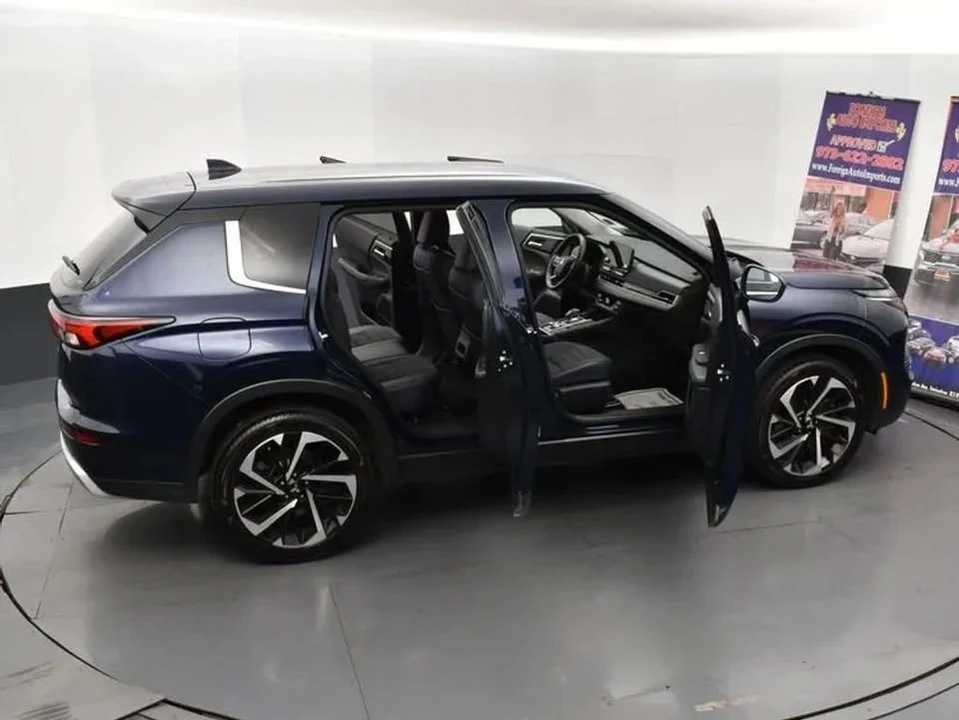 2024 Mitsubishi Outlander - Image 6 of 12