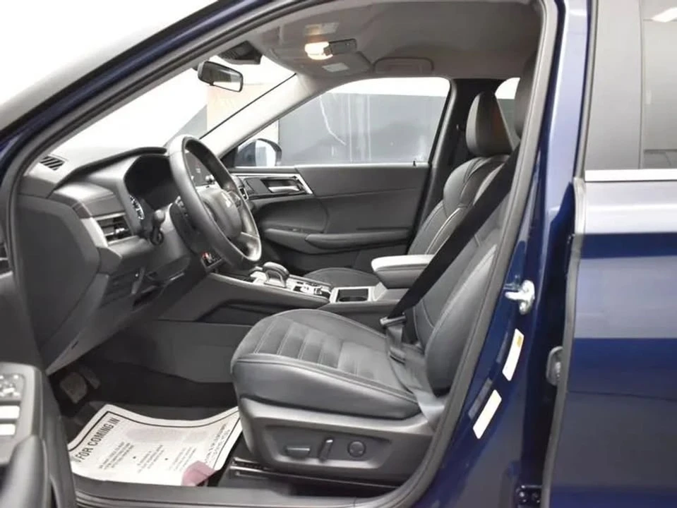 2024 Mitsubishi Outlander - Image 8 of 12