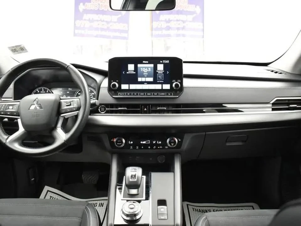 2024 Mitsubishi Outlander - Image 9 of 12