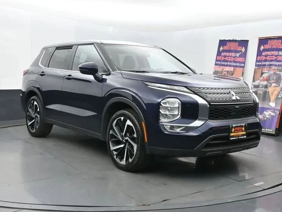 2024 Mitsubishi Outlander - Image 3 of 12