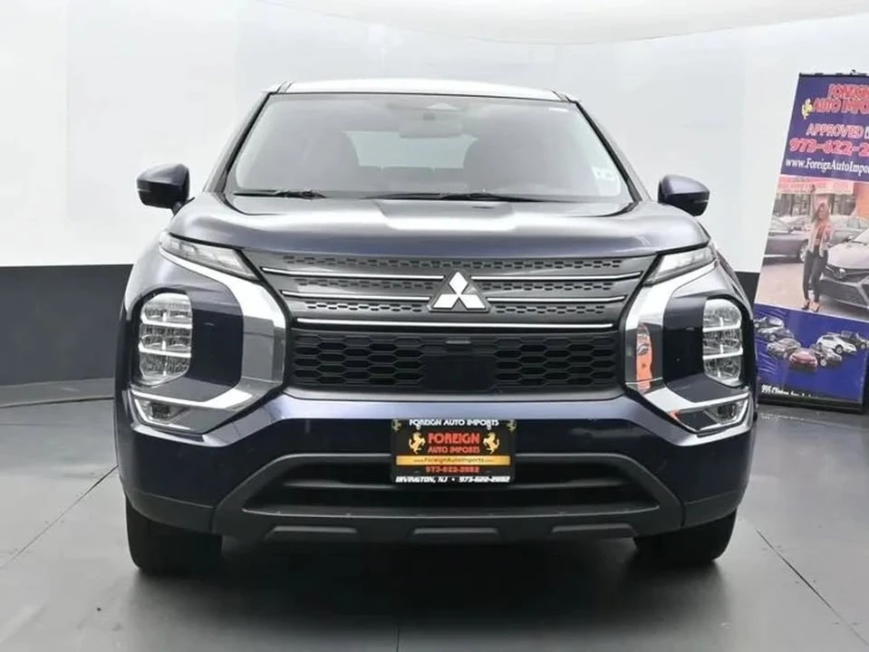 2024 Mitsubishi Outlander - Image 2 of 12