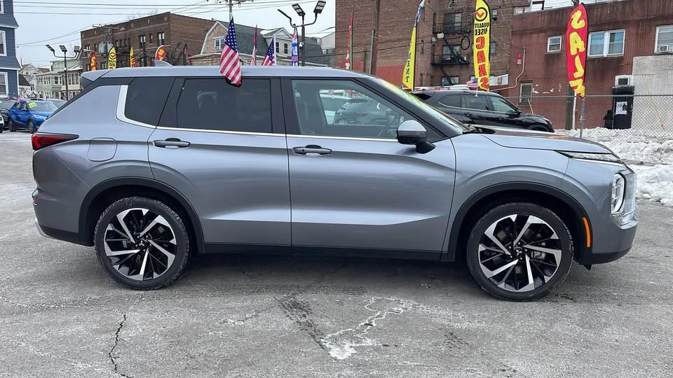 2024 Mitsubishi Outlander - Image 4 of 8