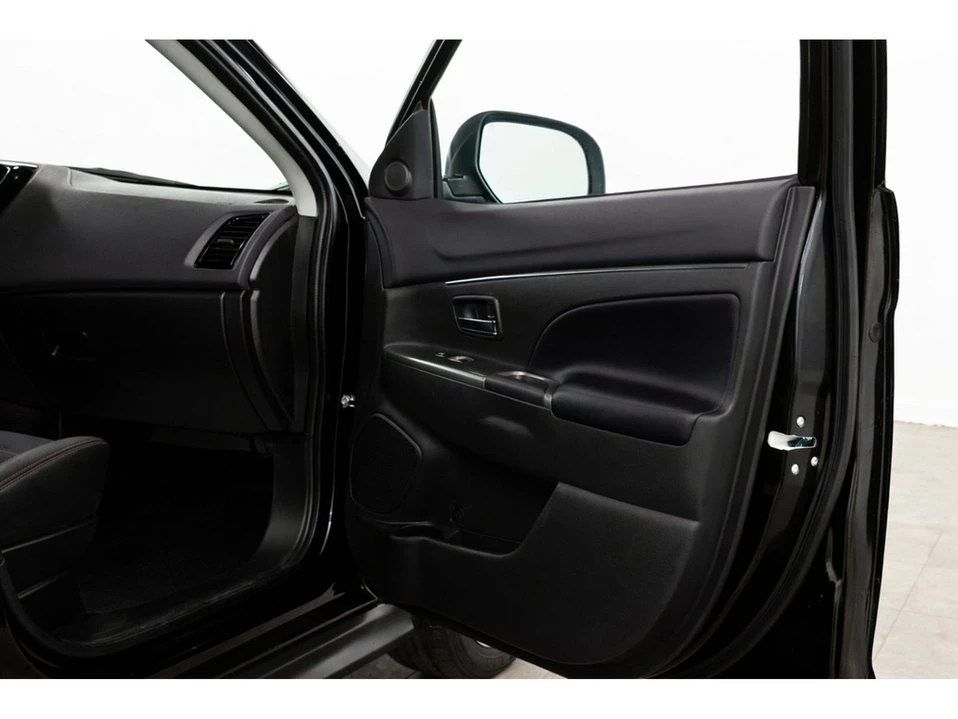 2024 Mitsubishi Outlander - Image 16 of 19