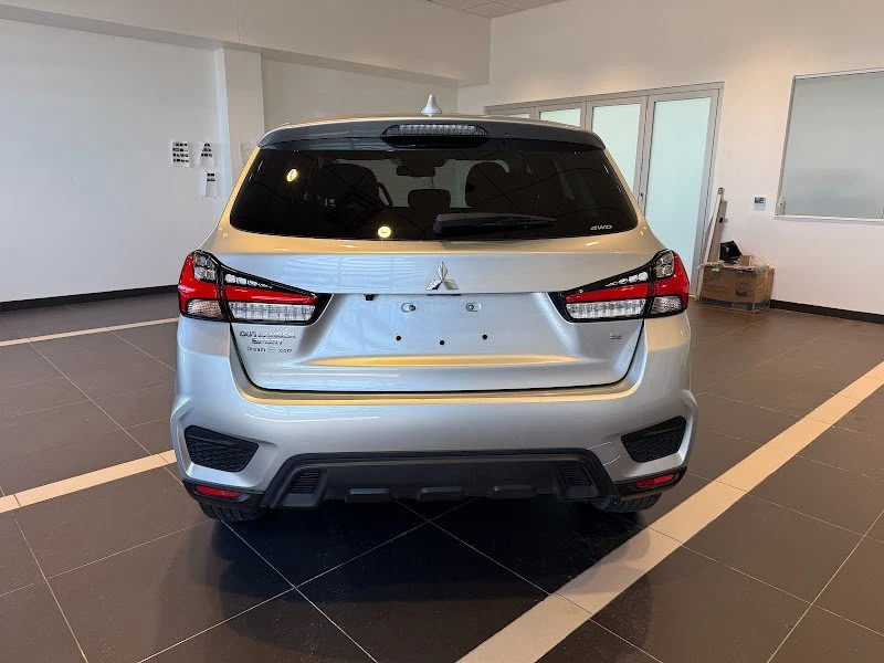 2024 Mitsubishi Outlander - Image 2 of 19