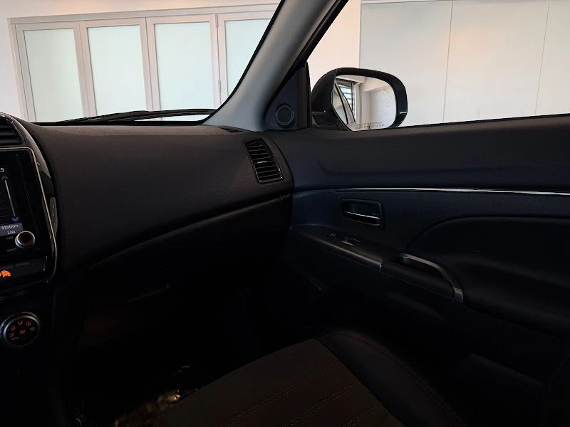 2024 Mitsubishi Outlander - Image 16 of 19