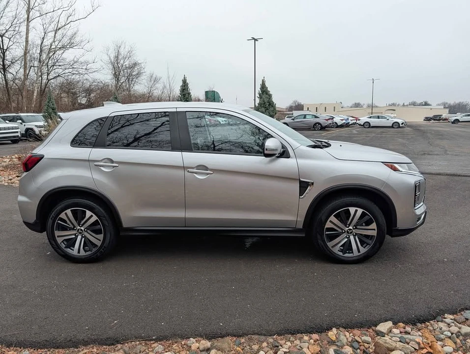 2024 Mitsubishi Outlander - Image 4 of 16