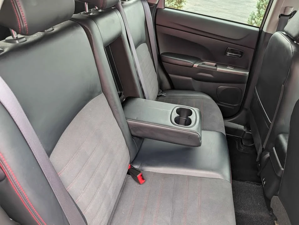 2024 Mitsubishi Outlander - Image 8 of 16