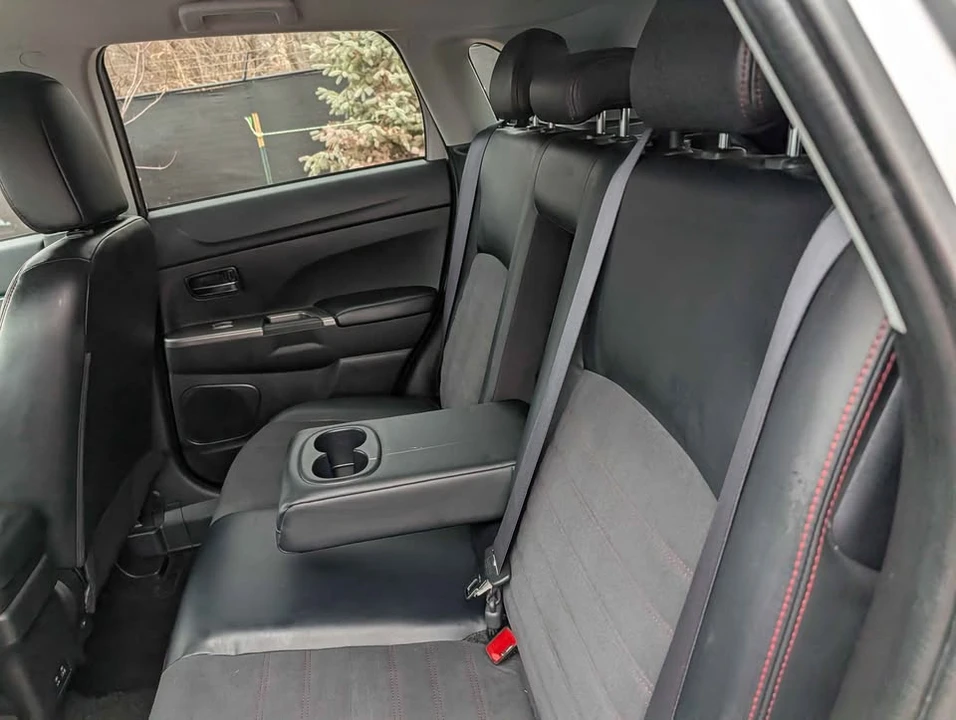 2024 Mitsubishi Outlander - Image 9 of 16