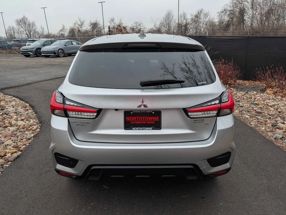2024 Mitsubishi Outlander - Image 2 of 16
