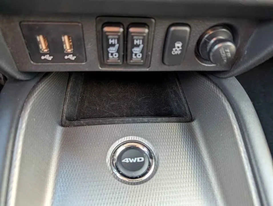 2024 Mitsubishi Outlander - Image 2 of 16