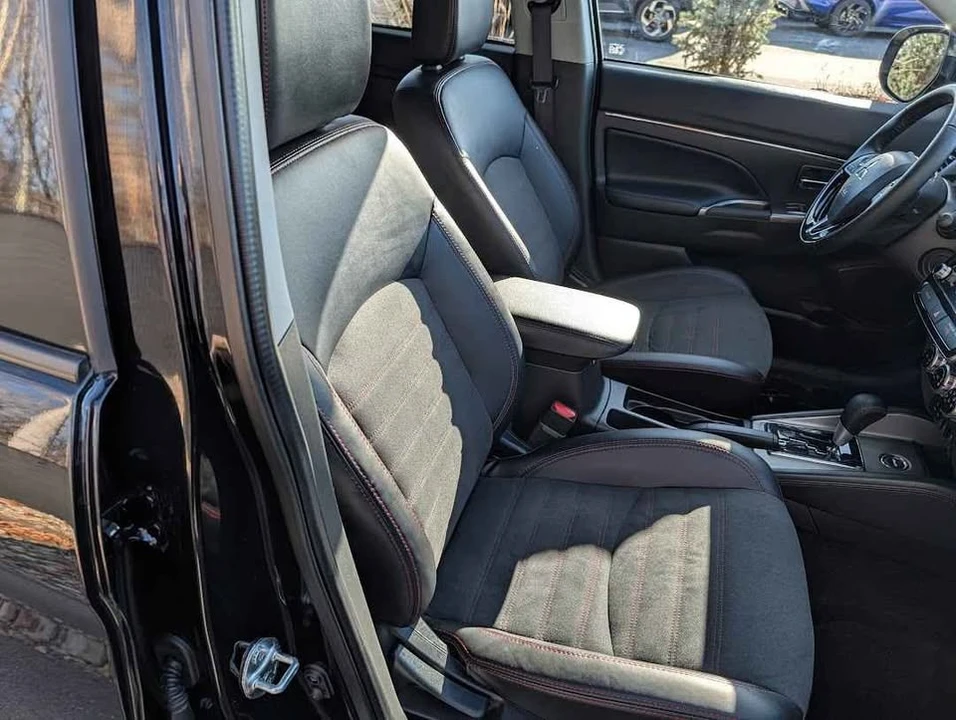 2024 Mitsubishi Outlander - Image 6 of 16