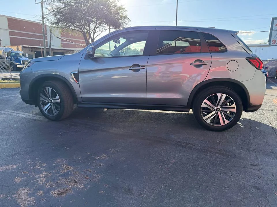 2024 Mitsubishi Outlander - Image 10 of 12