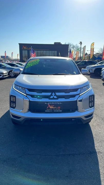 2024 Mitsubishi Outlander - Image 2 of 8