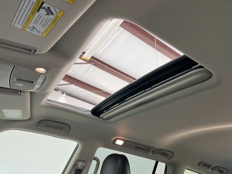 2024 Nissan Armada - Image 18 of 21